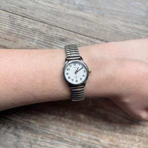 Vintage Timex Indiglo Womens Watch Silver Tone Stretch Band Classic